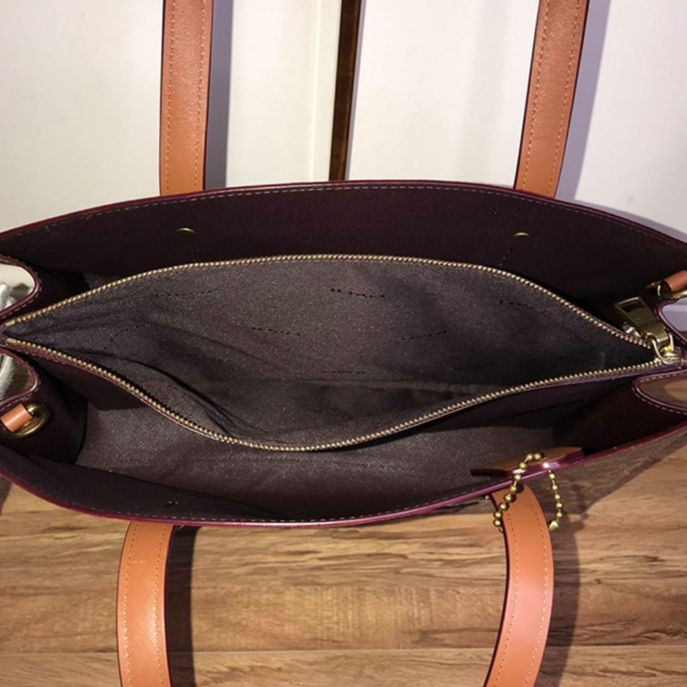 ❤️❤️SOLD❤️❤️Coach Leather 3 Compartment Purse🎞 - Picture 5 of 8